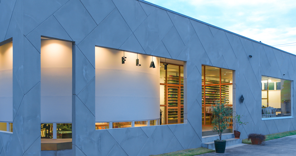 FLAT児島本店の外観写真